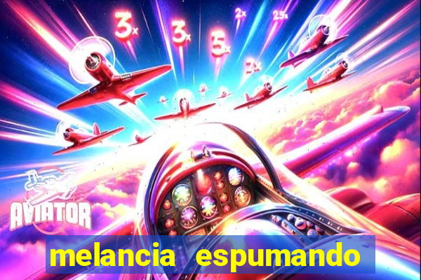 melancia espumando melancia saindo espuma