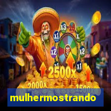 mulhermostrandoopeito